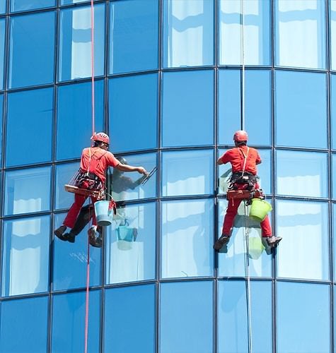 Мытье фасадов промальпинистами в Канаше